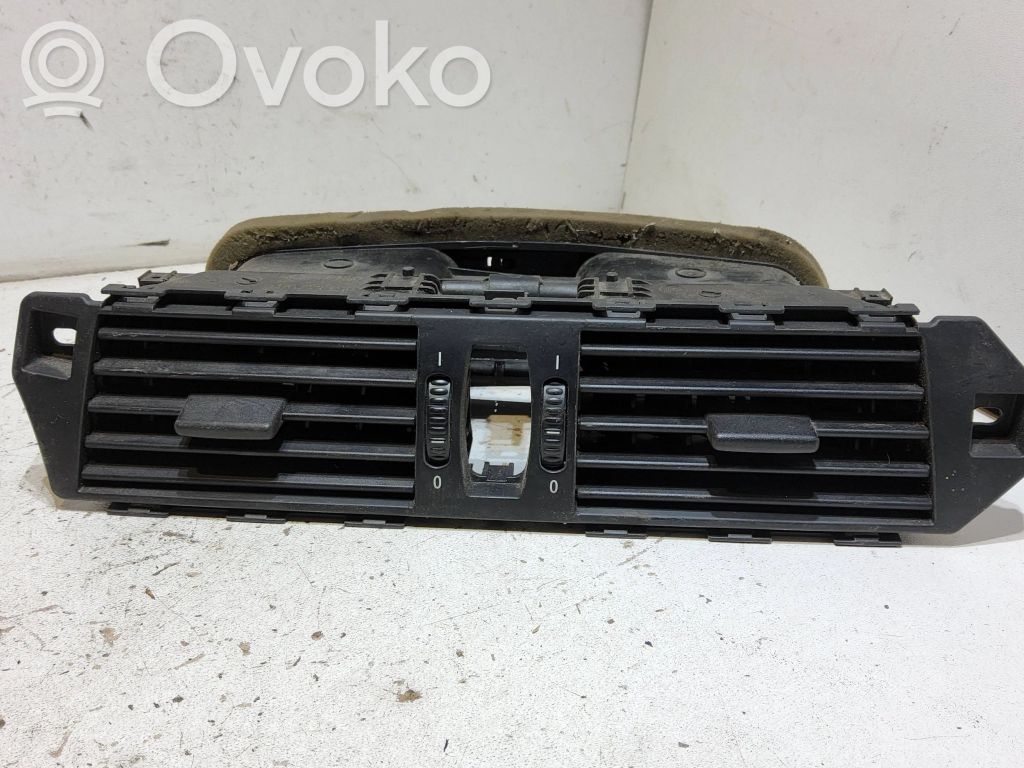 BMW 5 E60 E61 Centrinės oro grotelės 