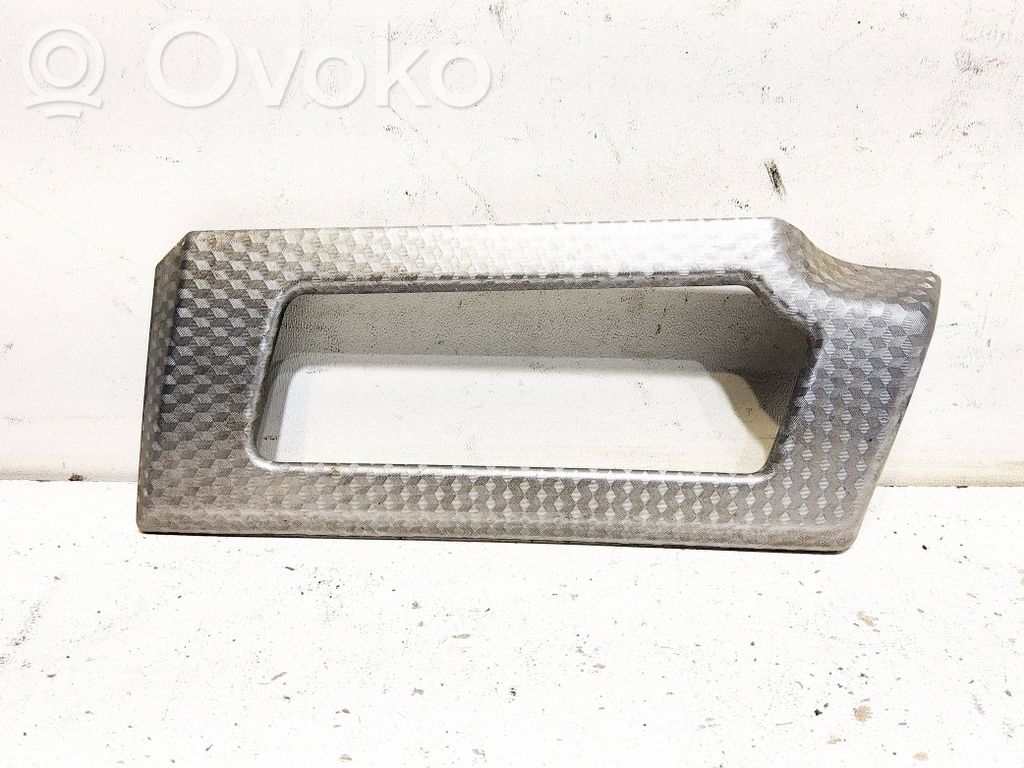 BMW 5 E60 E61 Kojelaudan sivutuuletussuuttimen kehys 