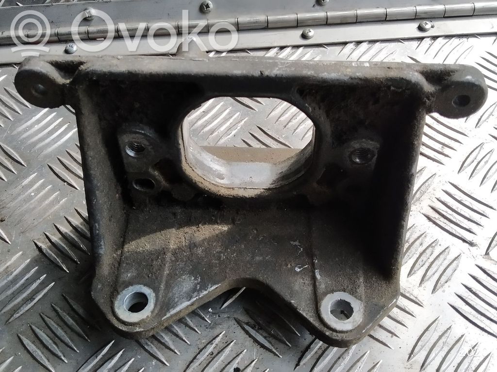 Engine mounting bracket   260358