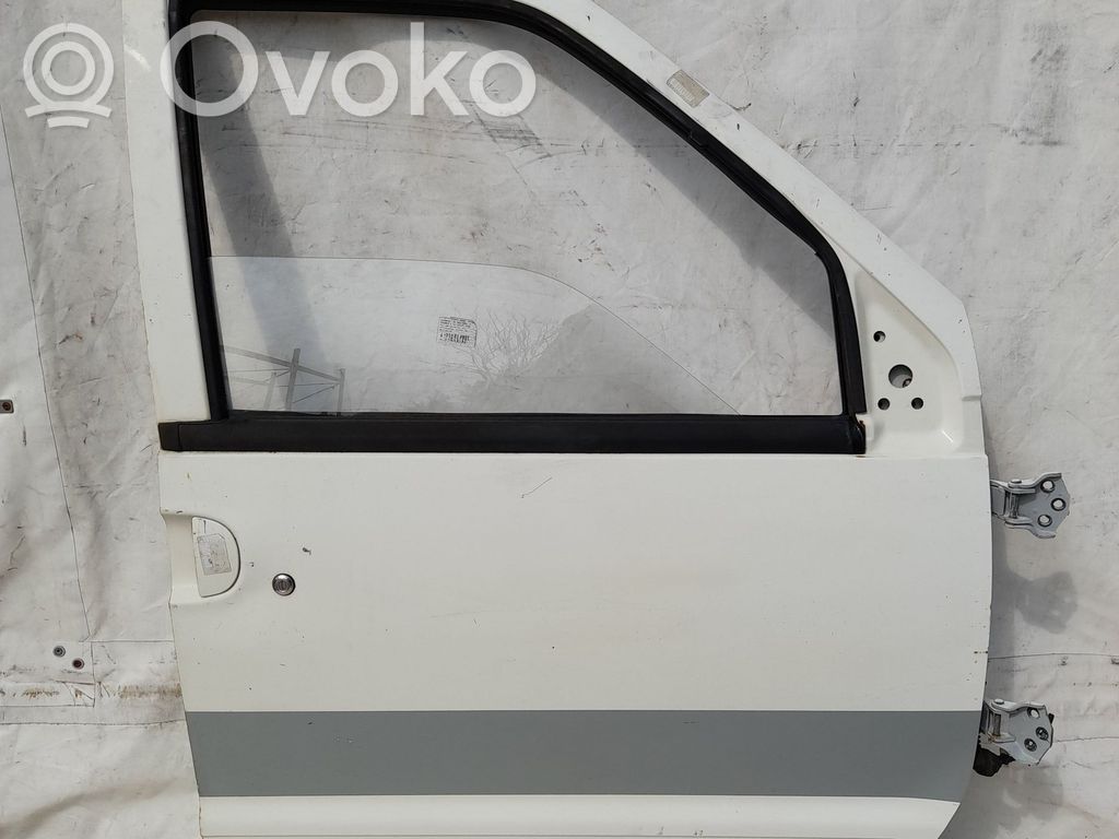 Nissan Vanette Puerta delantera 