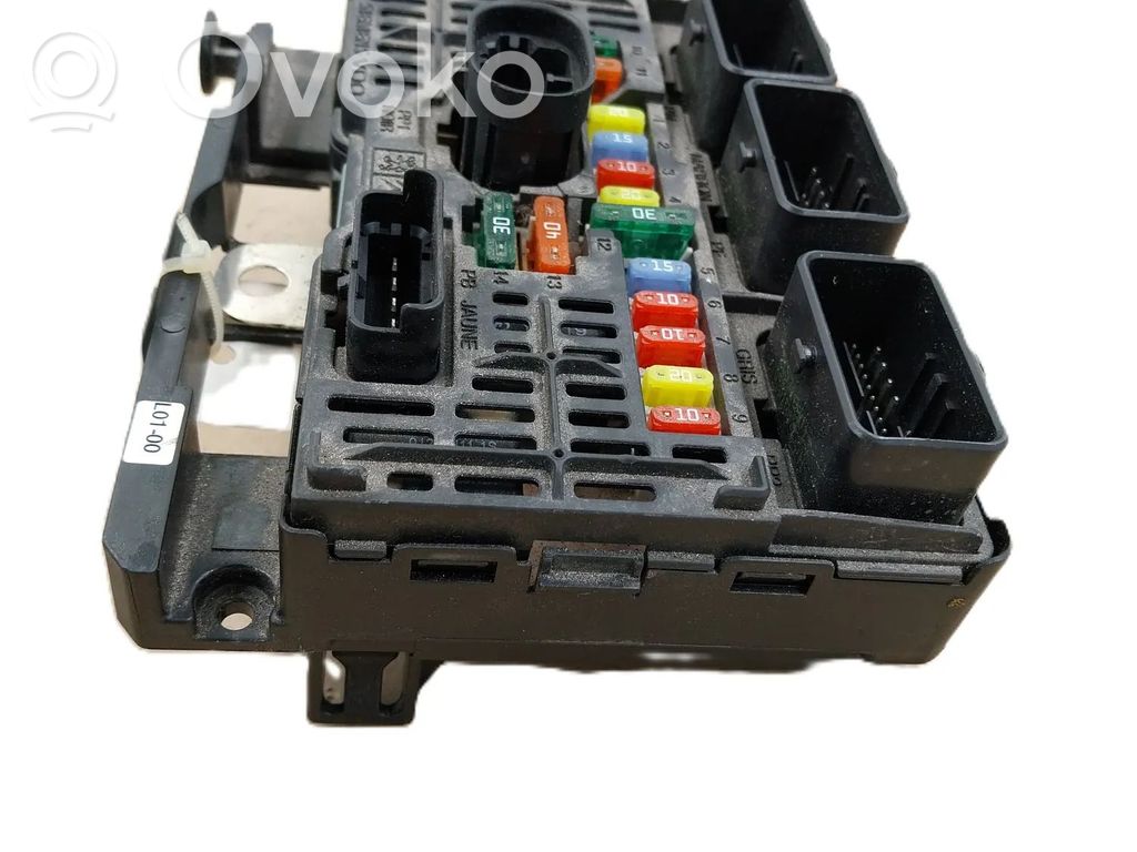 Peugeot 407 Módulo de fusible 