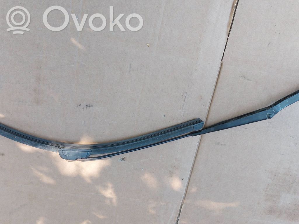 Windshield/front glass wiper blade