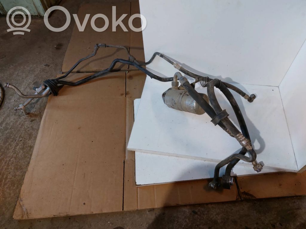 Ilmastointilaitteen putki (A/C)   8D0820193