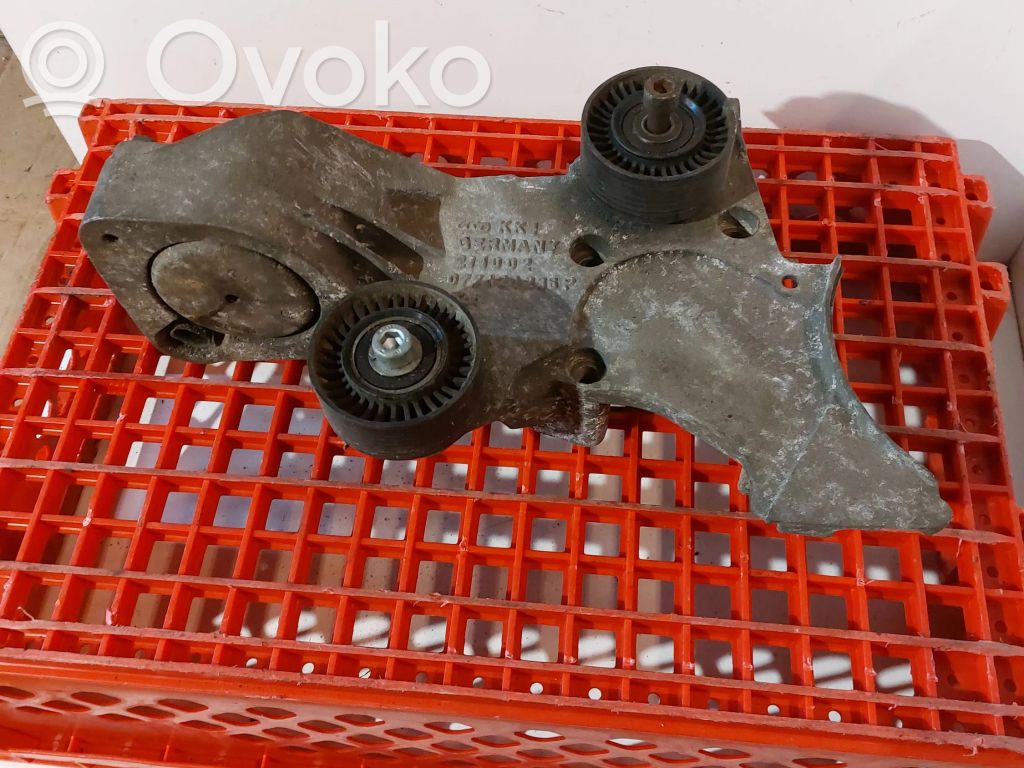 Audi A8 S8 D3 4E Engine mounting bracket 