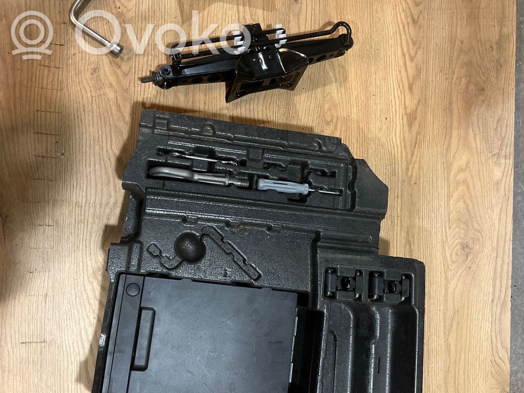 BMW X3 E83 Other trunk/boot trim element 
