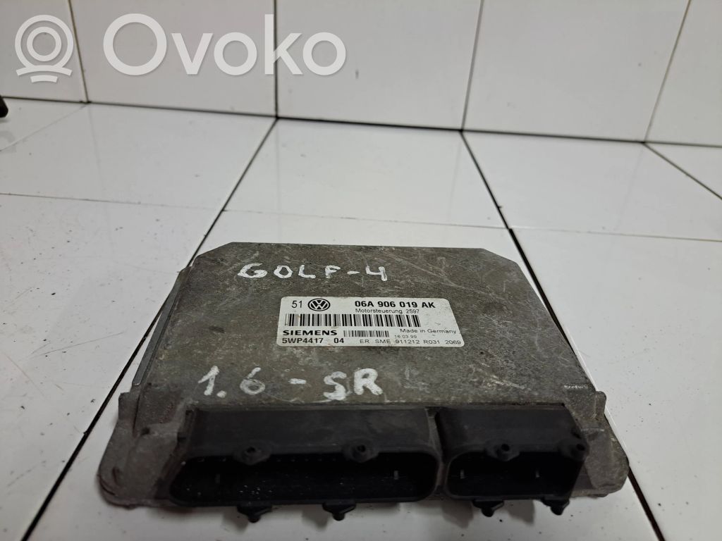 Volkswagen Golf IV Engine control unit/module 