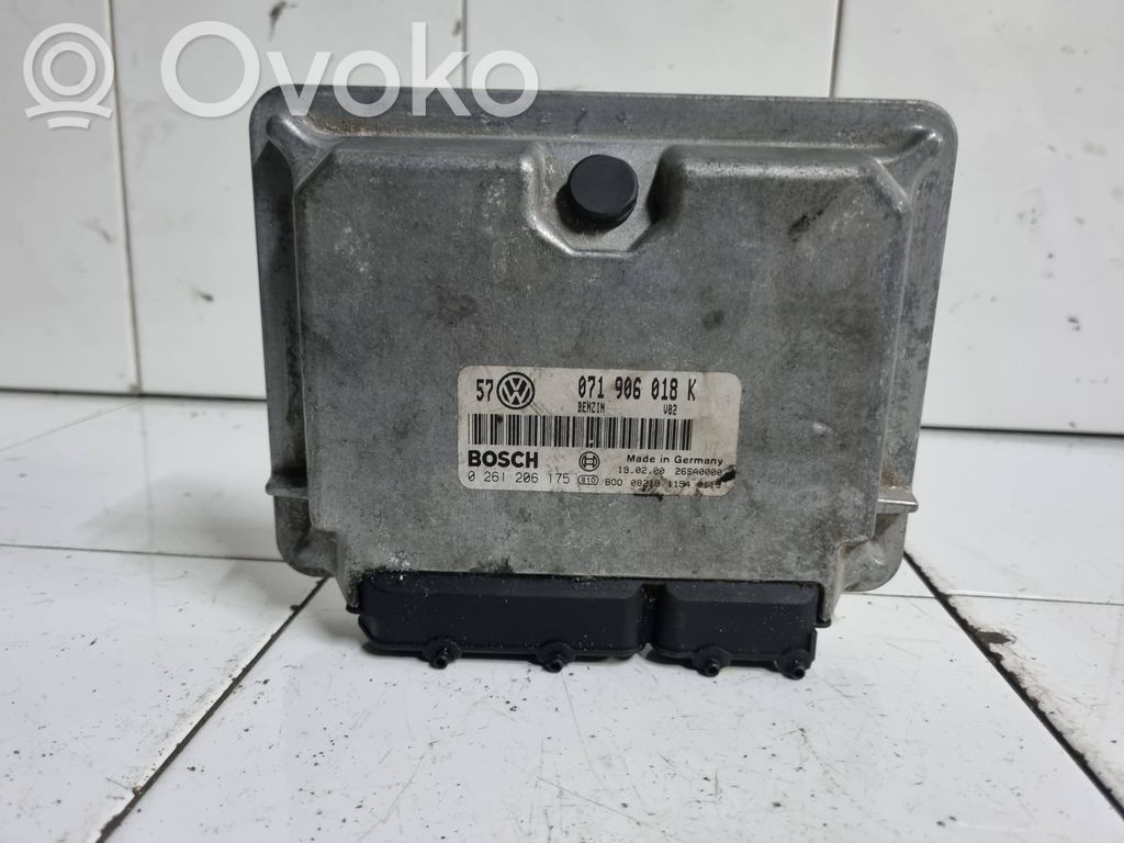 Volkswagen Golf IV Variklio valdymo blokas 