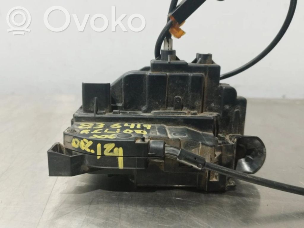Renault Clio III Priekšpusē slēdzene 