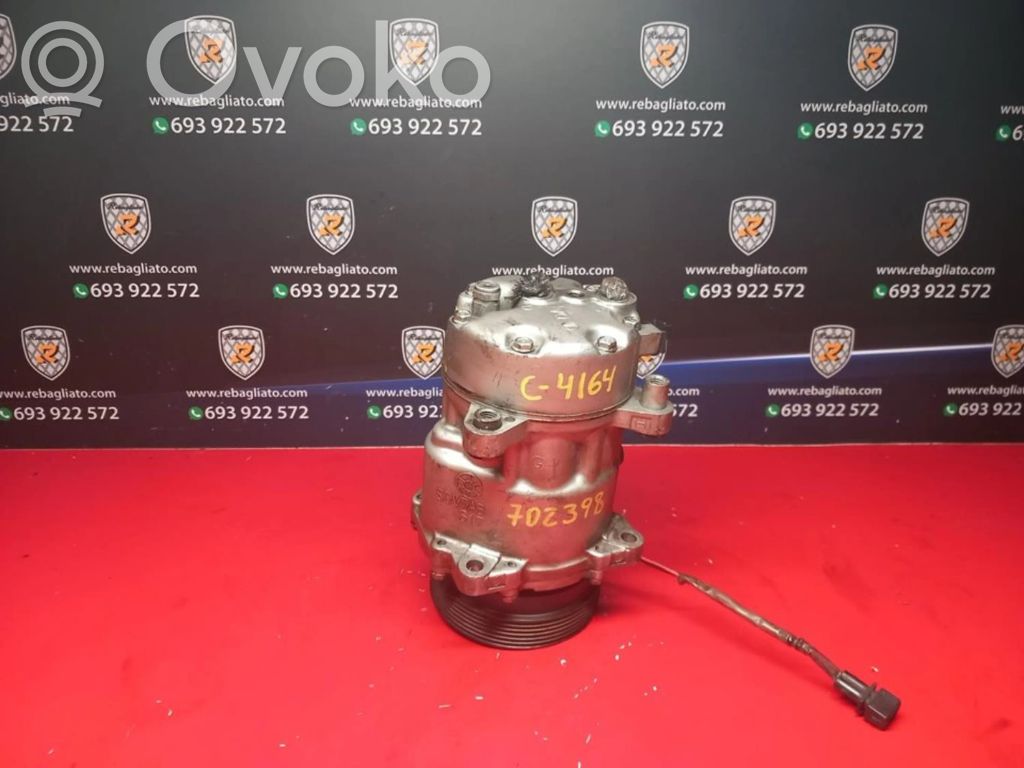Kompresor / Sprężarka klimatyzacji A/C   811046015