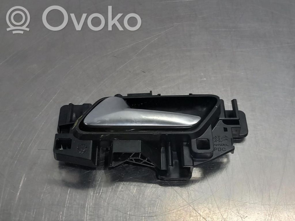 Manecilla interna puerta delantera   A006AB01