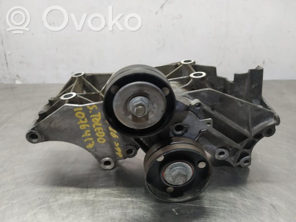 Seat Toledo I (1L) Engine mount bracket 