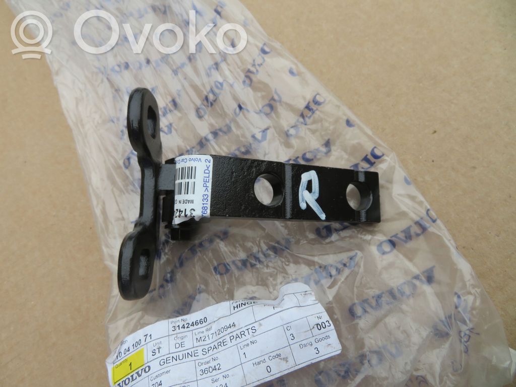 Volvo XC60 Front door upper hinge 