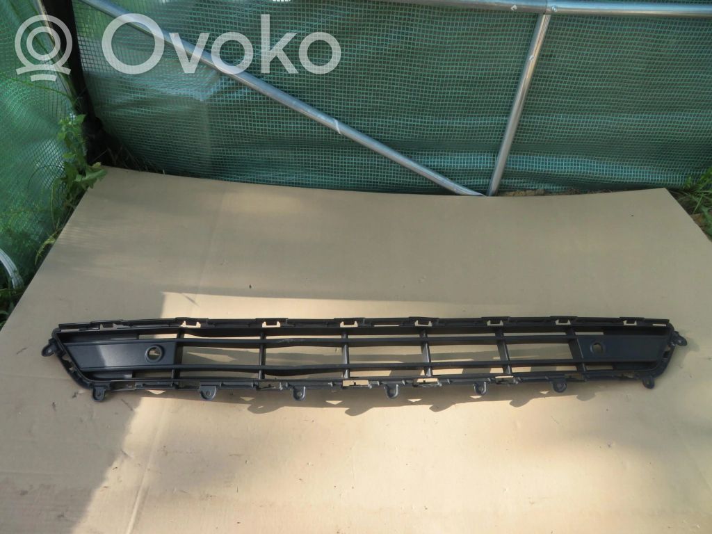 Volvo XC40 Kratka dolna zderzaka przedniego 