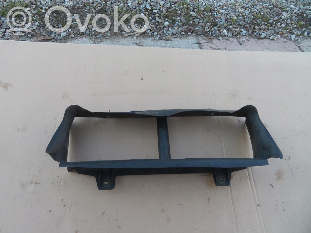 Ford Focus Kühlerverkleidung 