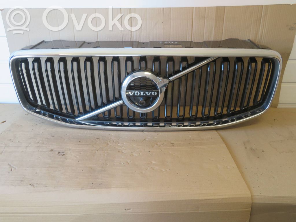 Volvo XC60 Etupuskurin ylempi jäähdytinsäleikkö 