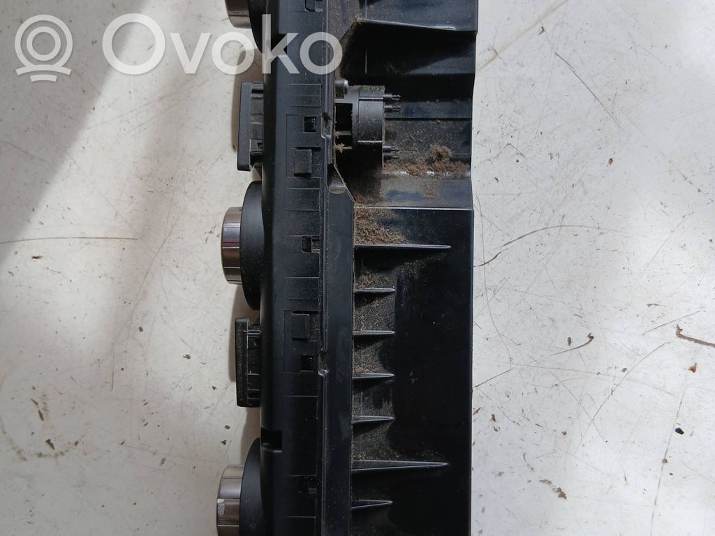 BMW 5 E60 E61 Climate control unit 