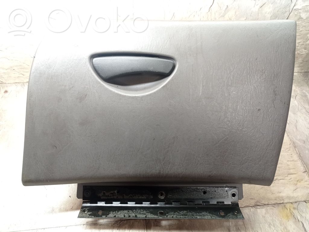 Ford Focus Daiktadėžės (bordačioko) remas 