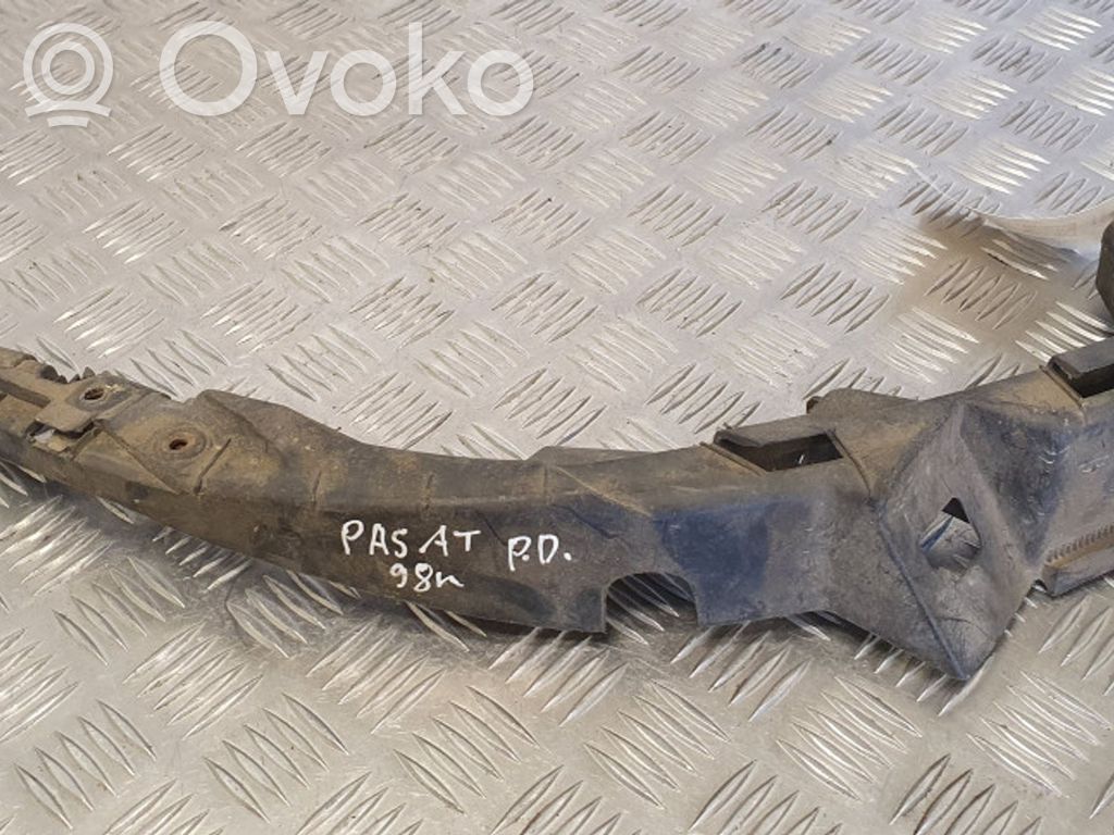 Volkswagen PASSAT B5 Uchwyt / Mocowanie zderzaka przedniego 