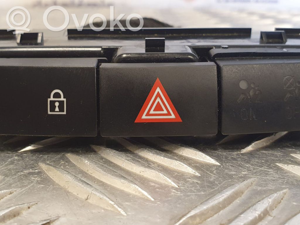 Opel Insignia A Hazard light switch 