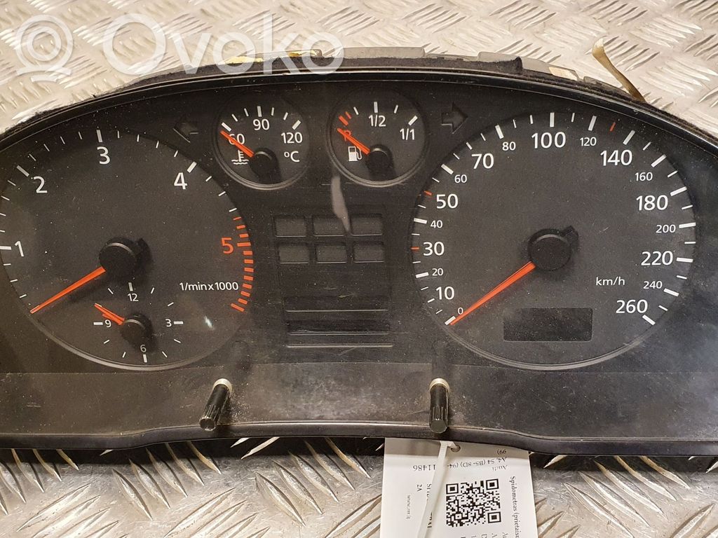 Audi A4 S4 B5 8D Licznik / Prędkościomierz 
