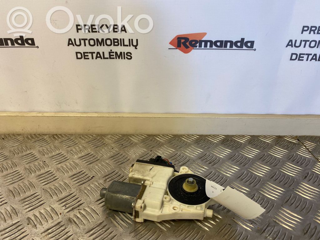 BMW X3 E83 Priekinio lango pakelėjo varikliukas 