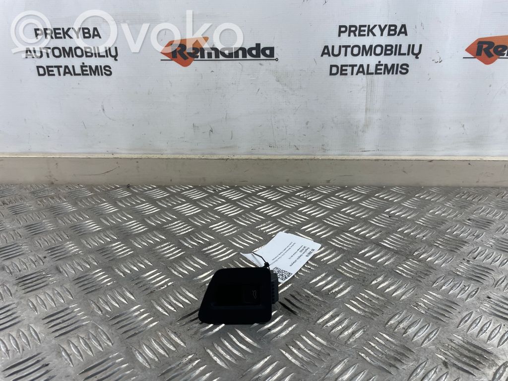 Tailgate/boot open switch button   3G1867425,3G1867425