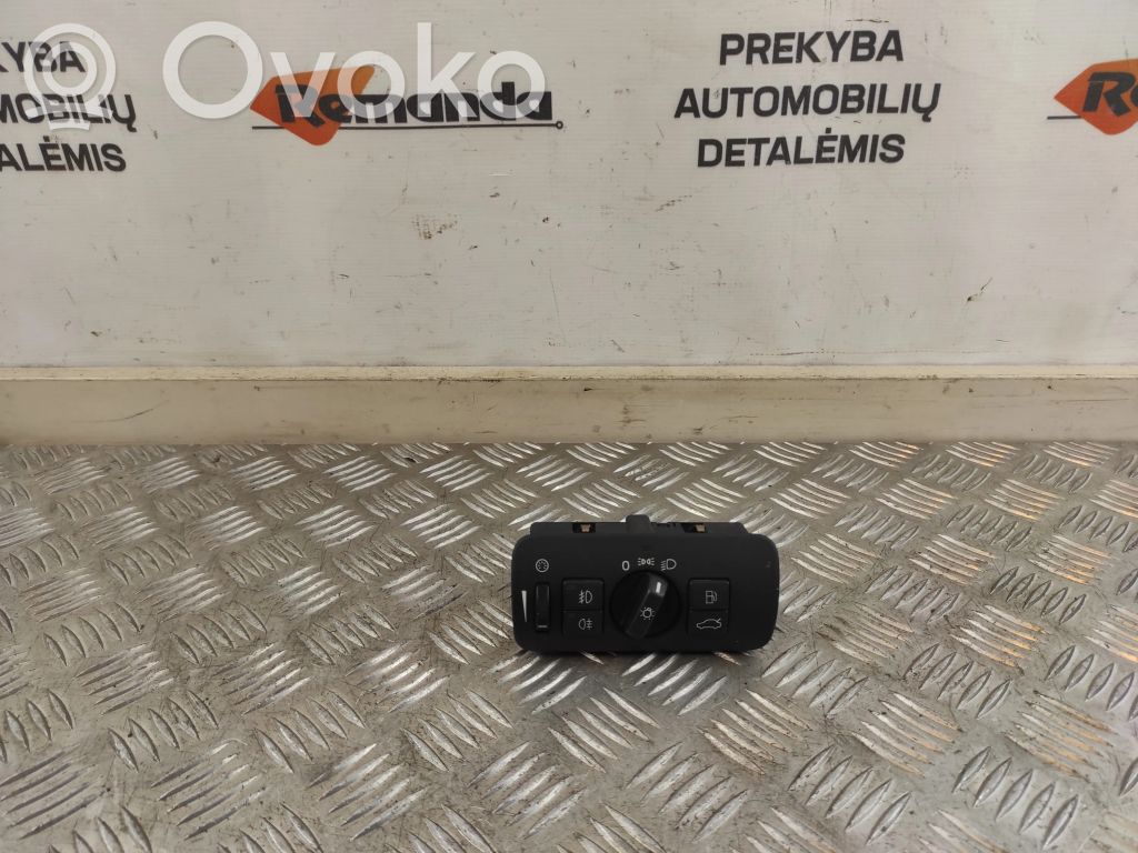 Light switch   30739414,04066322