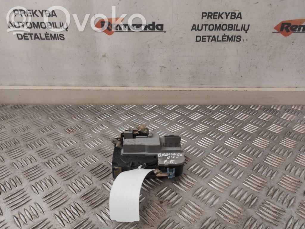 Priekšpusē slēdzene