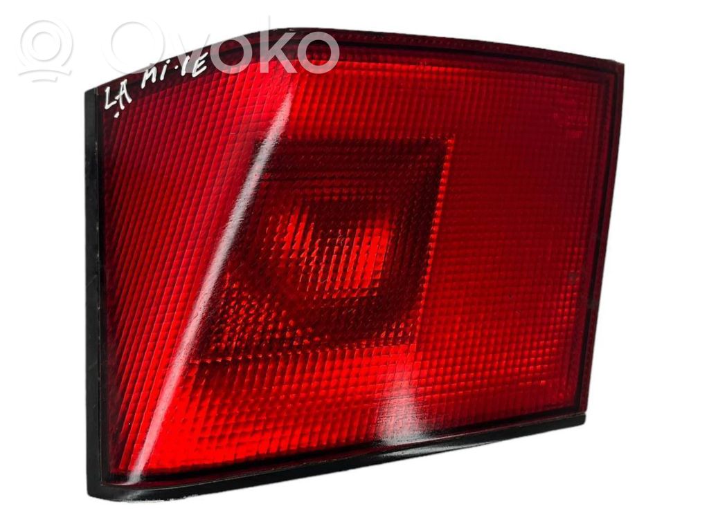 Mitsubishi Carisma Takaluukun takavalot 