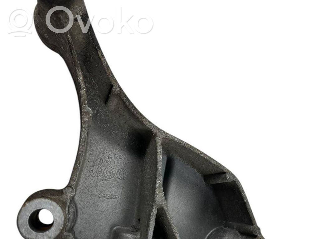 Engine mounting bracket   13363920,326E79C