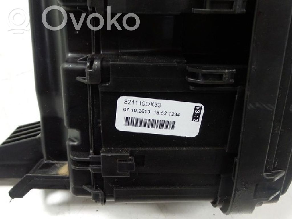 Toyota Yaris Skrzynka bezpieczników / Komplet 