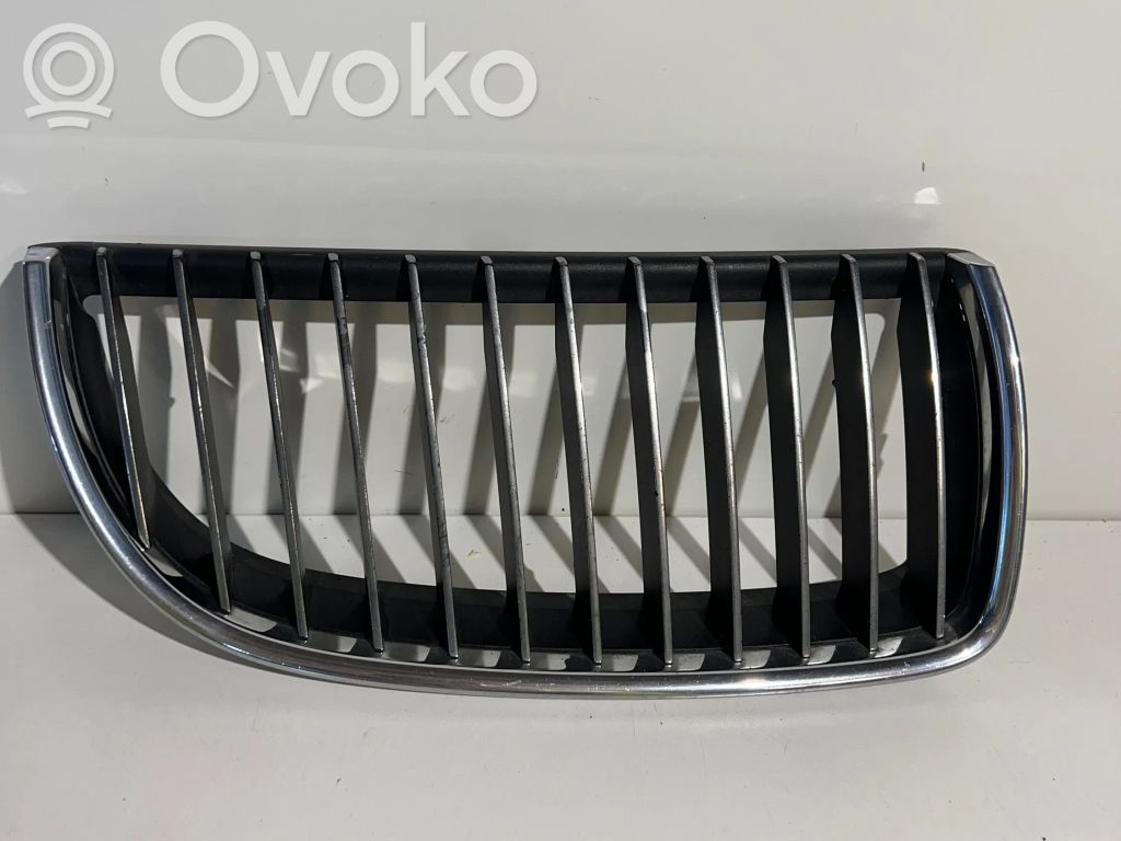 Front grill   22405910