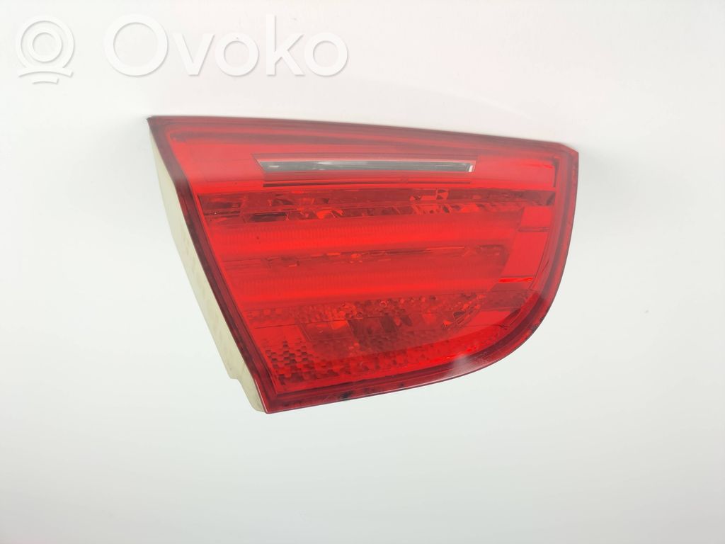 BMW 3 E90 E91 Galinis žibintas dangtyje 