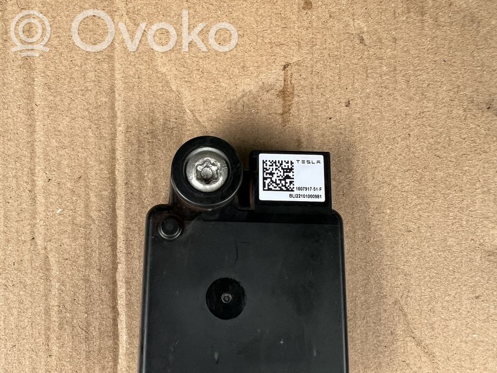 Tesla Model Y Distronic sensor radar 
