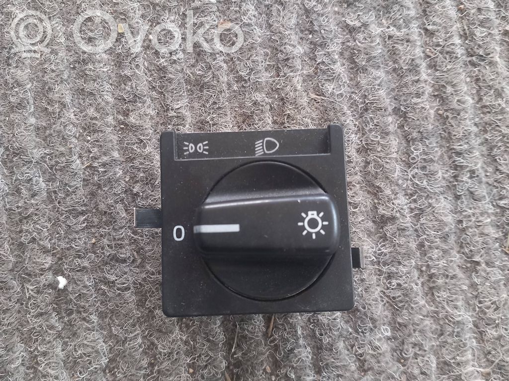 Light switch   1398417,501451