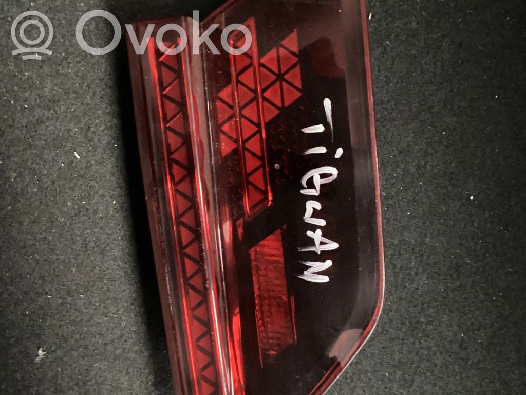 Volkswagen Tiguan Lampy tylnej klapy bagażnika 