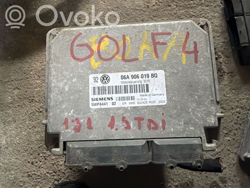 Volkswagen Golf IV Engine control unit/module 