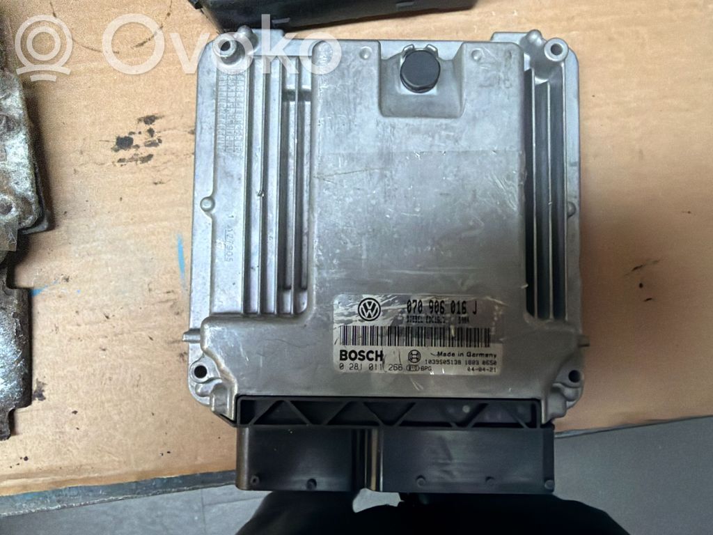 Volkswagen Transporter - Caravelle T5 Engine control unit/module 