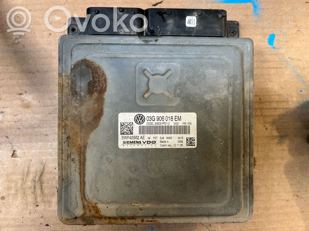 Volkswagen PASSAT B6 Engine control unit/module 