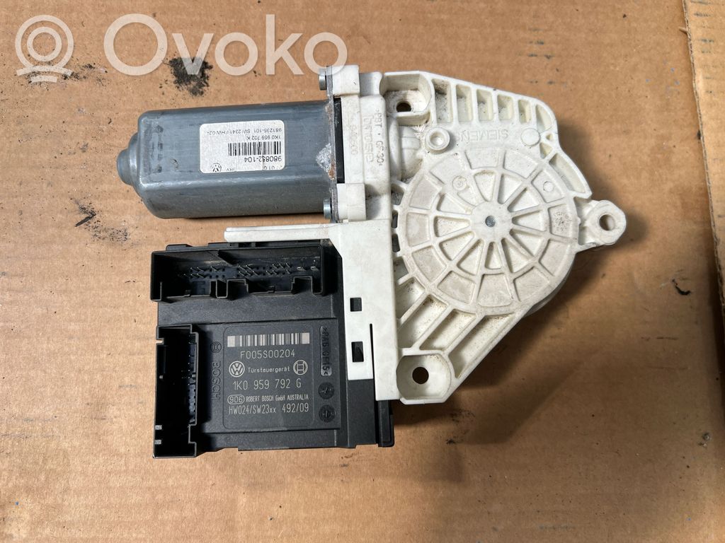 Volkswagen PASSAT B6 Motorino alzacristalli della portiera anteriore 