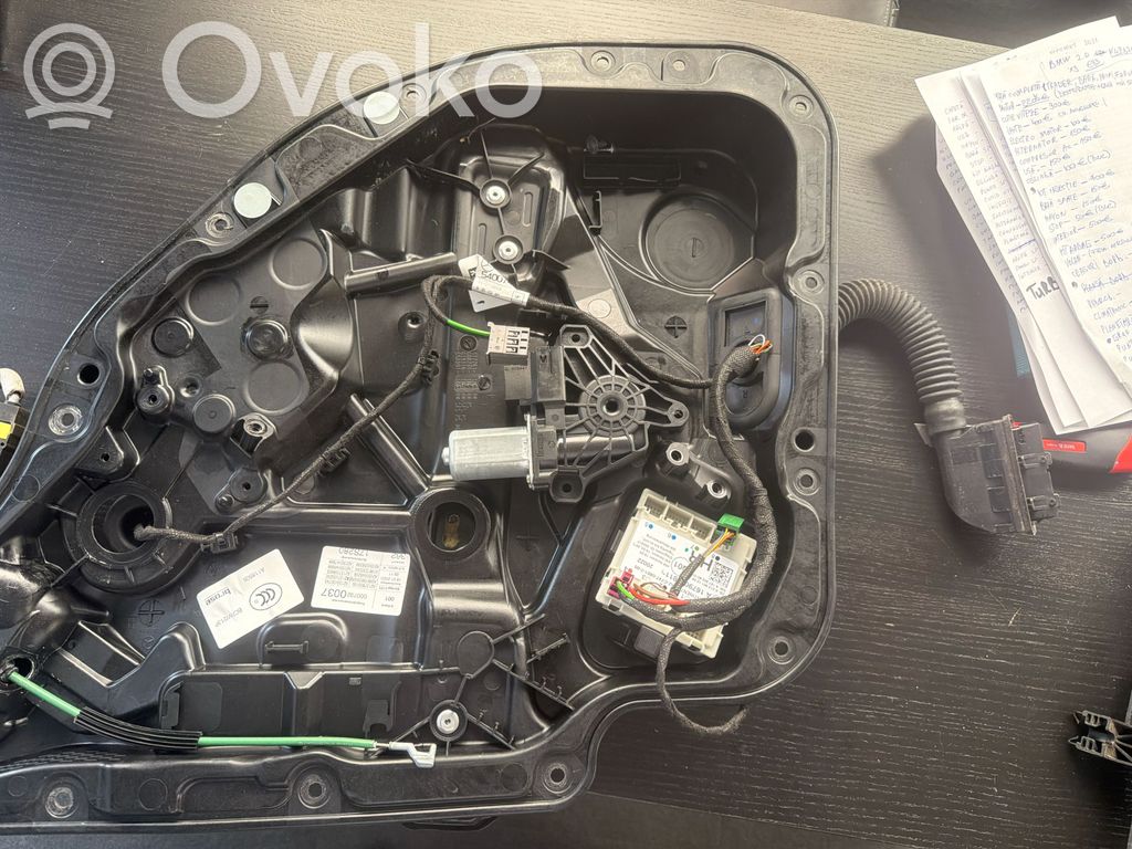 Mercedes-Benz E W213 Elektryczny podnośnik szyby drzwi tylnych 