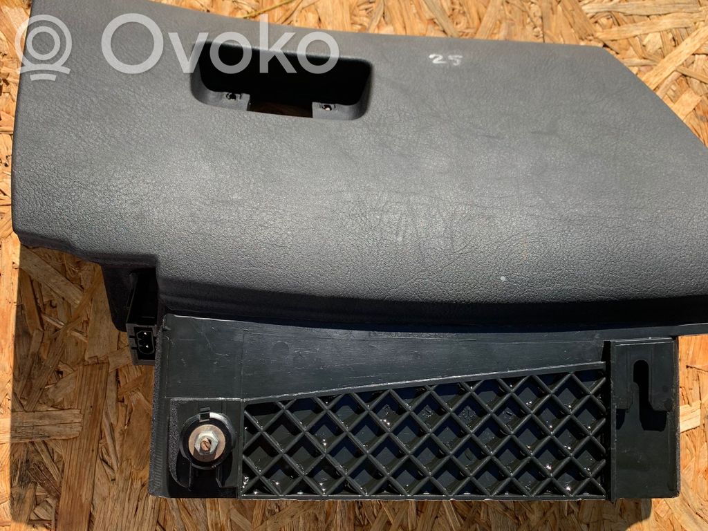 BMW 5 E39 Glove box 