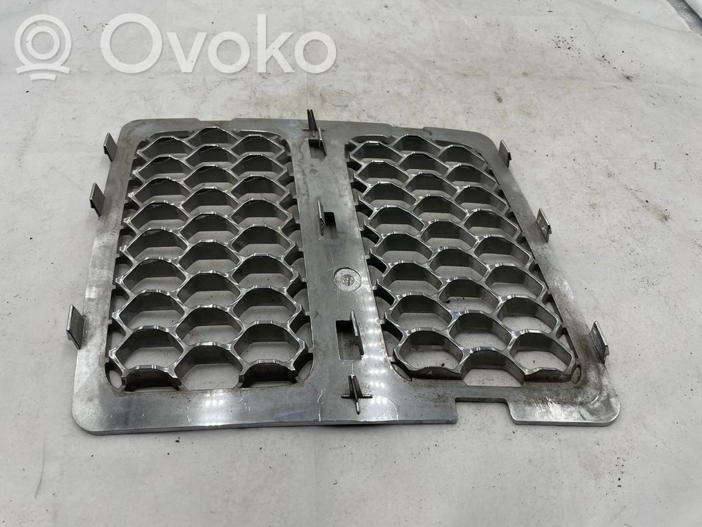 Jeep Grand Cherokee Maskownica / Grill / Atrapa górna chłodnicy 