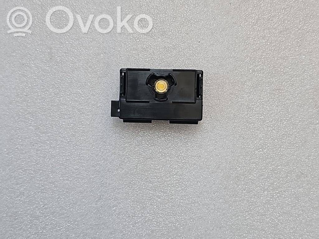 Tesla Model Y Otras luces interiores 