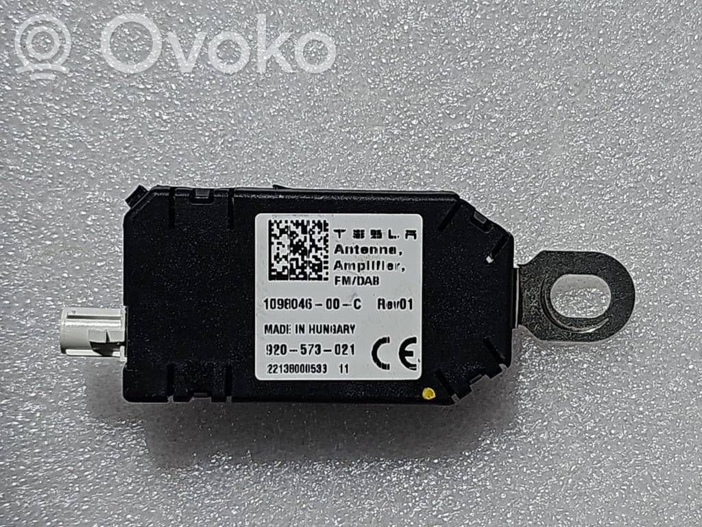 Tesla Model Y Antenos stiprintuvas 