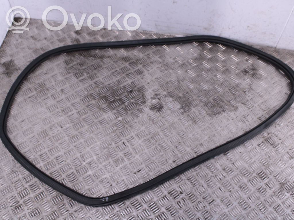 Audi Q3 8U Gumowa uszczelka drzwi tylnych / na karoserii 