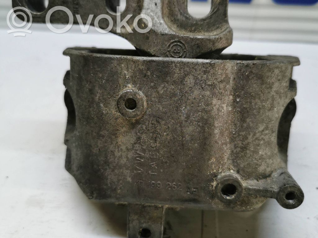 Volkswagen Golf V Engine mount bracket 