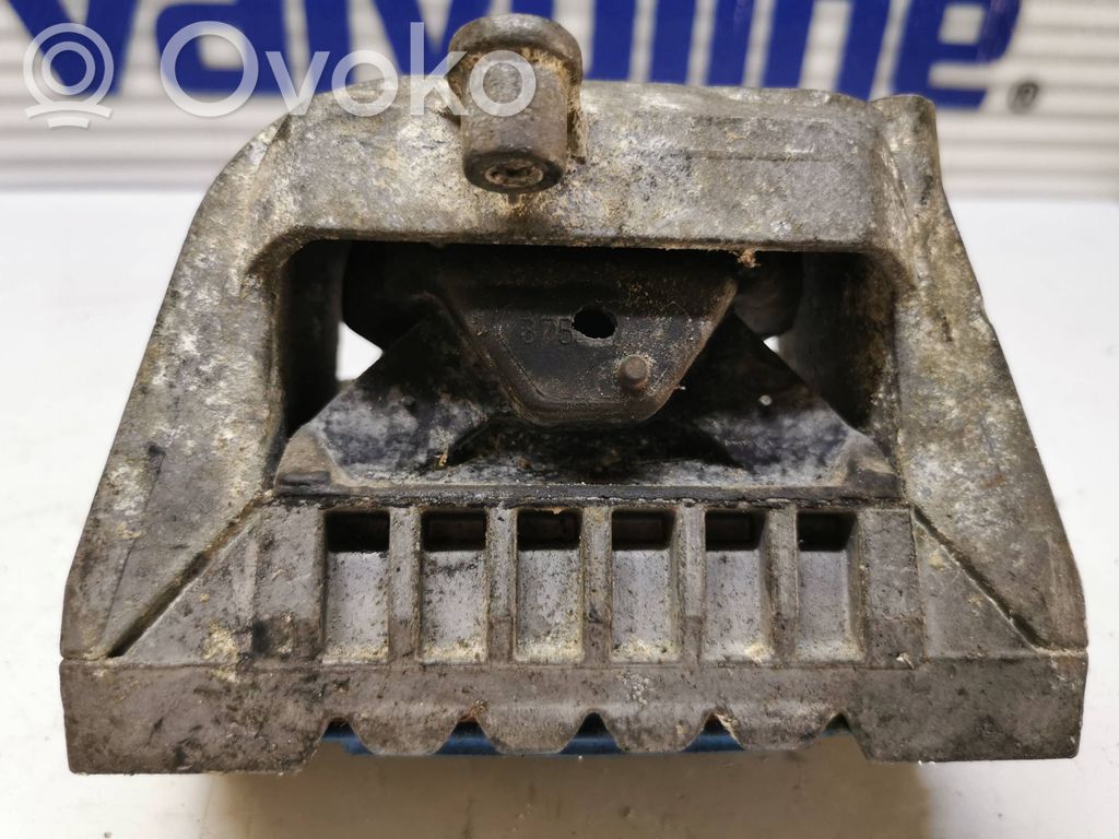Volkswagen Golf V Engine mount bracket 