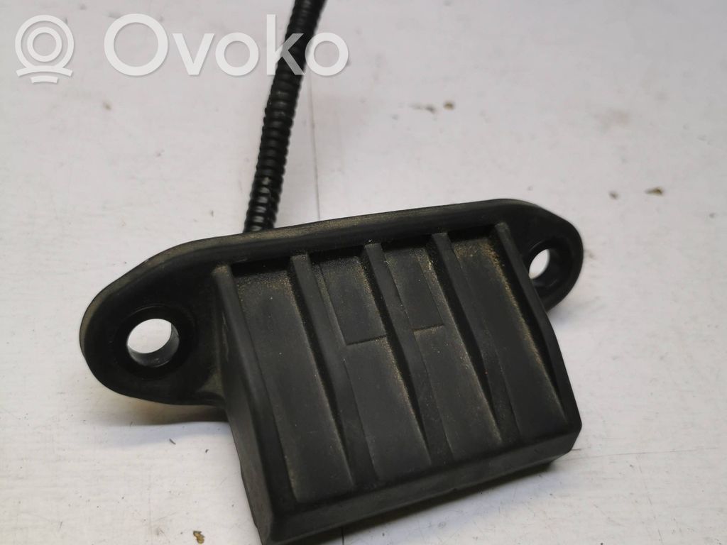 Toyota RAV 4 (XA40) Tailgate opening switch 