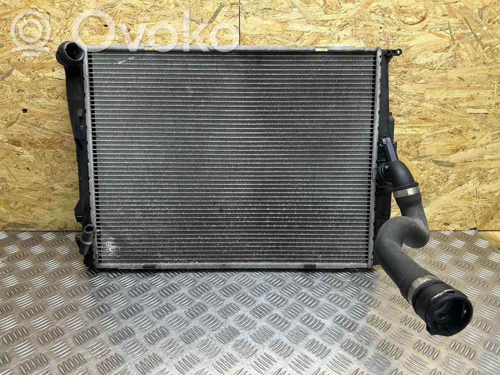 BMW 3 E90 E91 Coolant radiator 